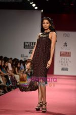 Model walks the ramp for Ritu Kumar show on Wills Lifestyle India Fashion Week 2011 - Day 2 in Delhi on 7th April 2011 (23).JPG